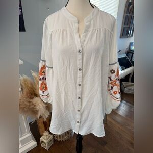 Fig and Flower White Blouse with Embroidered Balloon Sleeves